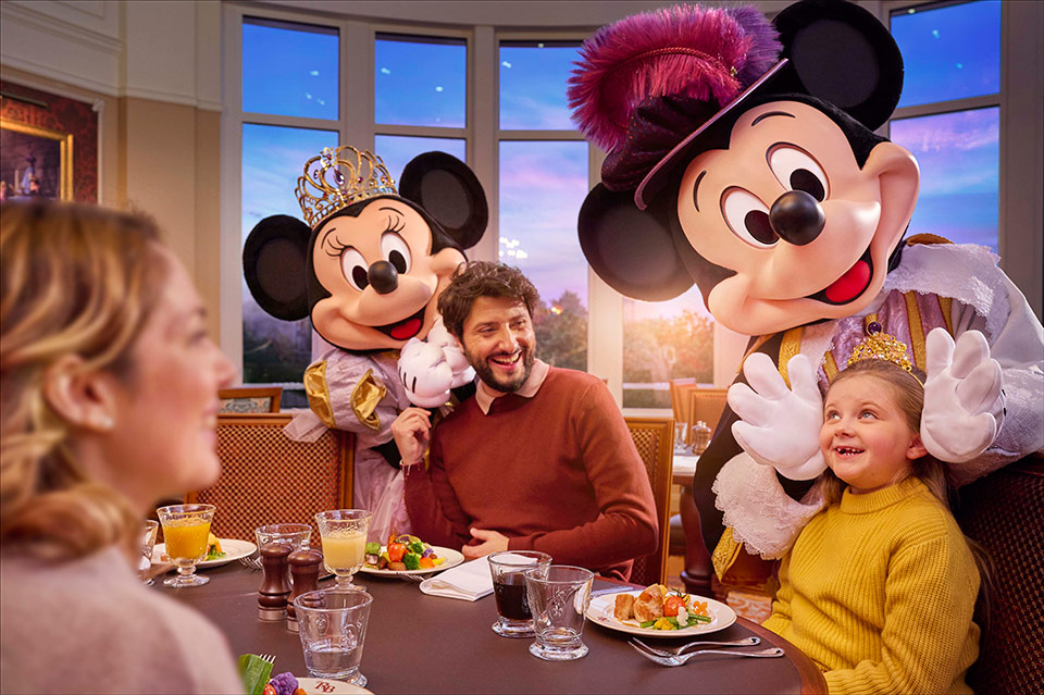 Guests with Mickey and Minnie, Royal Banquet, Disneyland® Hotel