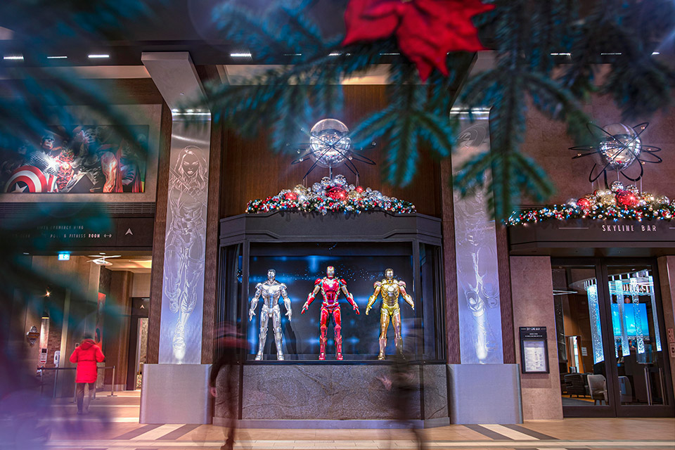 Step into the sleek world of MARVEL! Admire Iron Man’s iconic suits in the stunning lobby of Disney Hotel New York – The Art of Marvel.