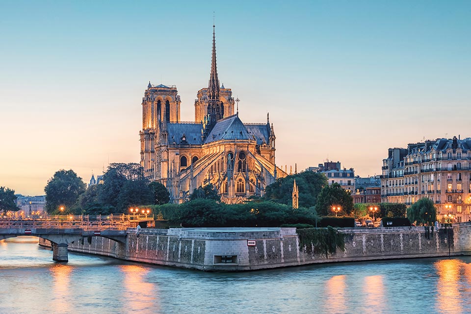 Discover the Timeless Beauty of Notre Dame – A Highlight of Your Paris Adventure!